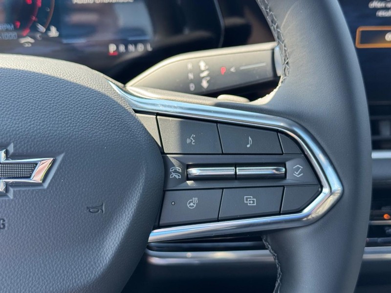 Chevrolet Equinox Vehicle Full-screen Gallery Image 14