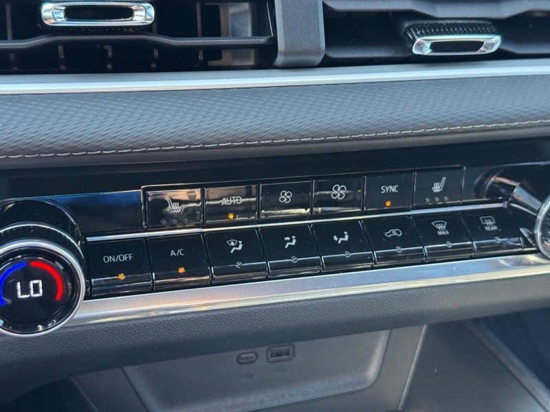 Chevrolet Equinox Vehicle Full-screen Gallery Image 15