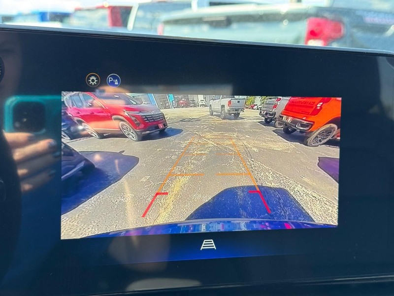 Chevrolet Equinox Vehicle Full-screen Gallery Image 16