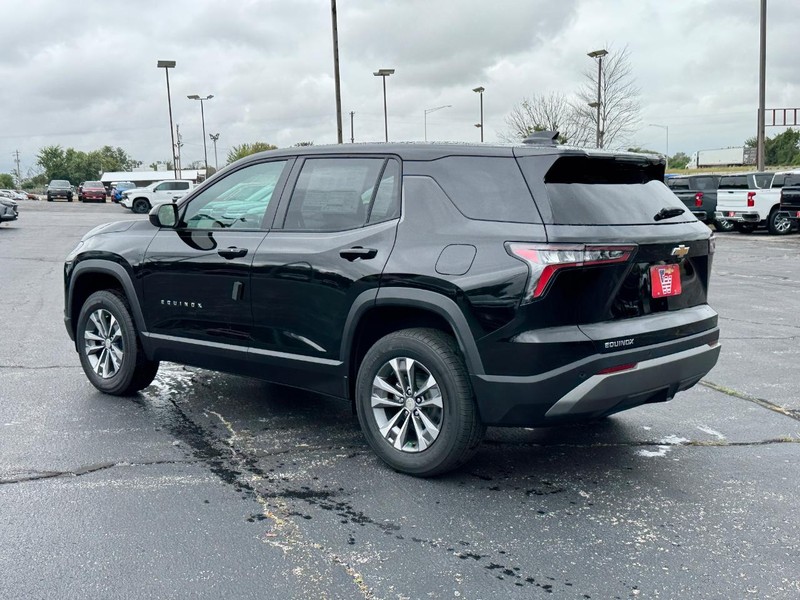 Chevrolet Equinox Vehicle Full-screen Gallery Image 3