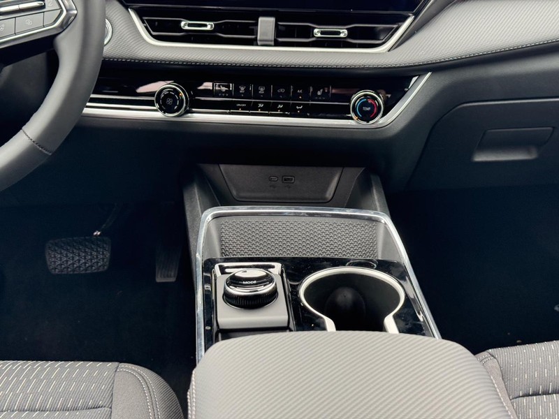 Chevrolet Equinox Vehicle Full-screen Gallery Image 9