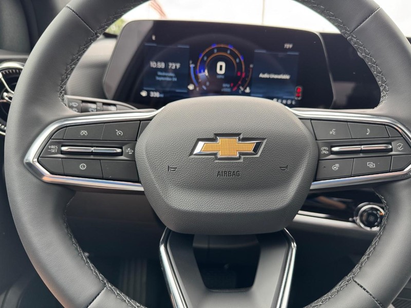 Chevrolet Equinox Vehicle Full-screen Gallery Image 12