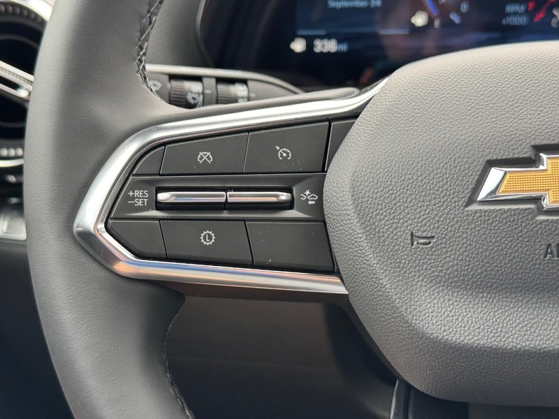 Chevrolet Equinox Vehicle Full-screen Gallery Image 13