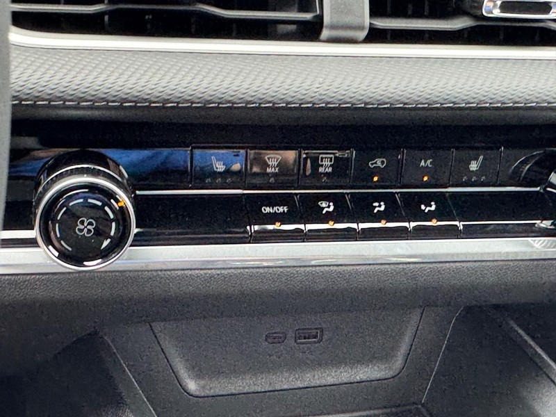 Chevrolet Equinox Vehicle Full-screen Gallery Image 15