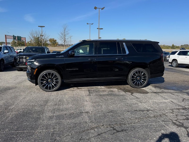 Chevrolet Suburban Vehicle Full-screen Gallery Image 2