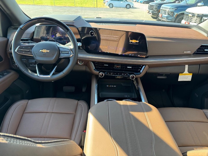 Chevrolet Suburban Vehicle Full-screen Gallery Image 10