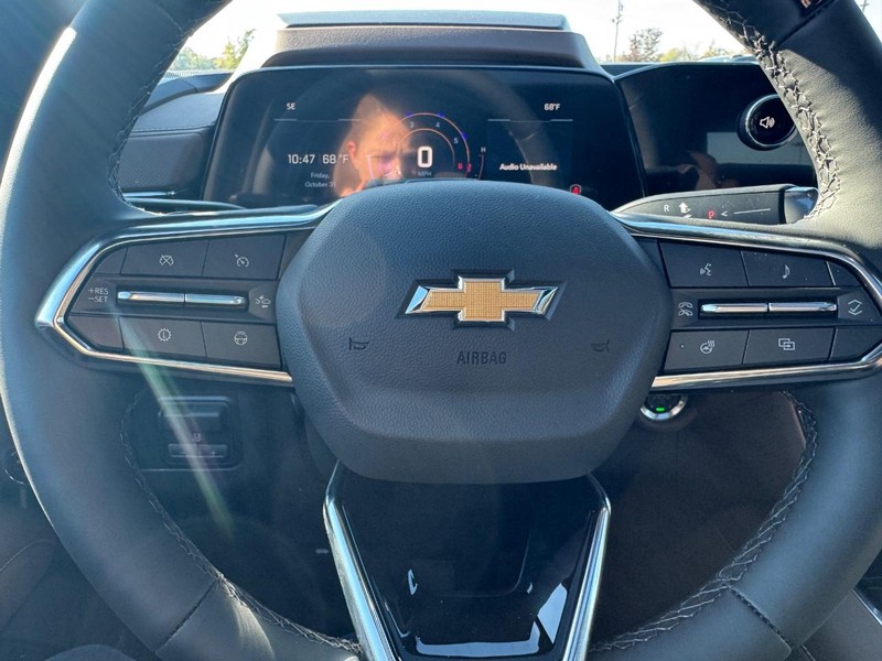 Chevrolet Suburban Vehicle Full-screen Gallery Image 17