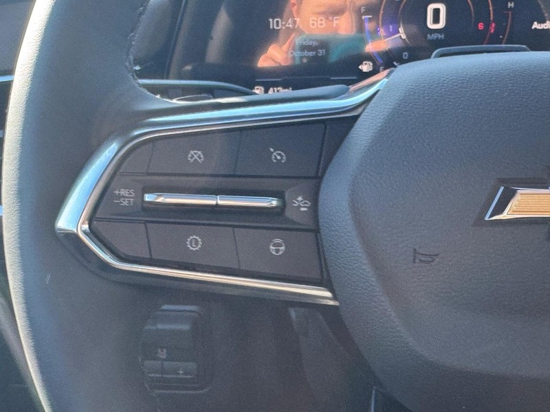 Chevrolet Suburban Vehicle Full-screen Gallery Image 18