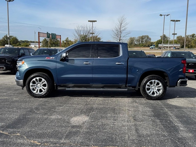 Chevrolet Silverado 1500 Vehicle Full-screen Gallery Image 2