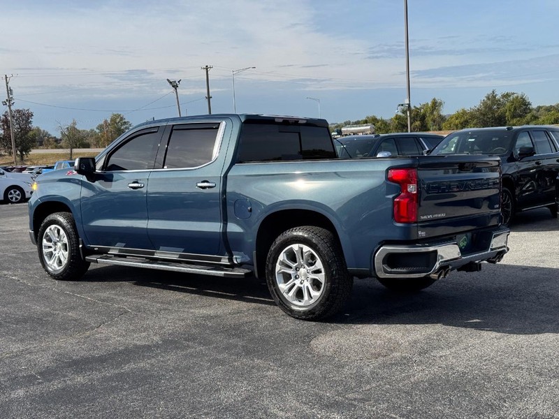 Chevrolet Silverado 1500 Vehicle Full-screen Gallery Image 3