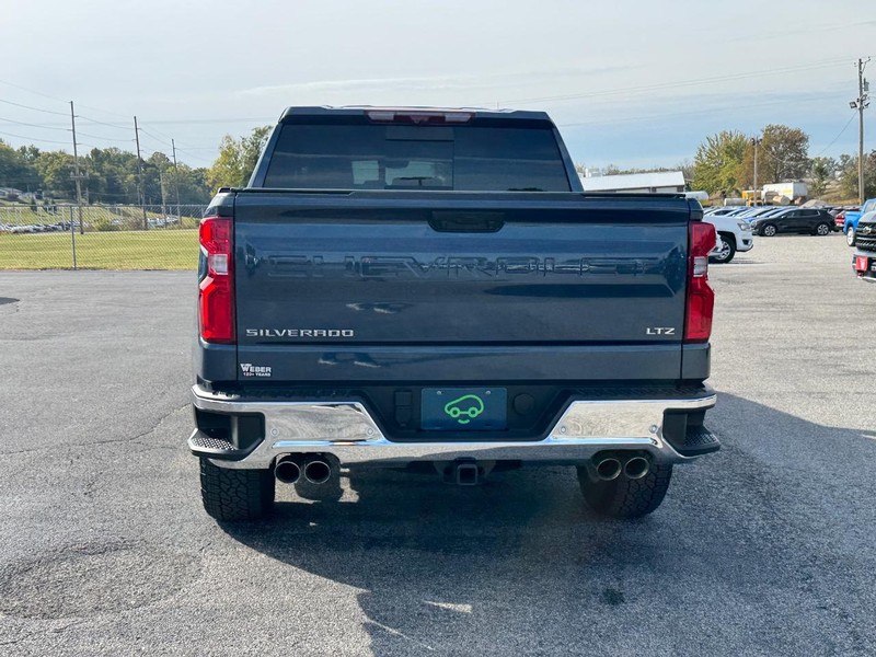 Chevrolet Silverado 1500 Vehicle Full-screen Gallery Image 4