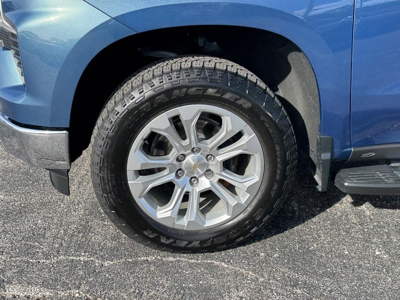 Chevrolet Silverado 1500 Vehicle Full-screen Gallery Image 9