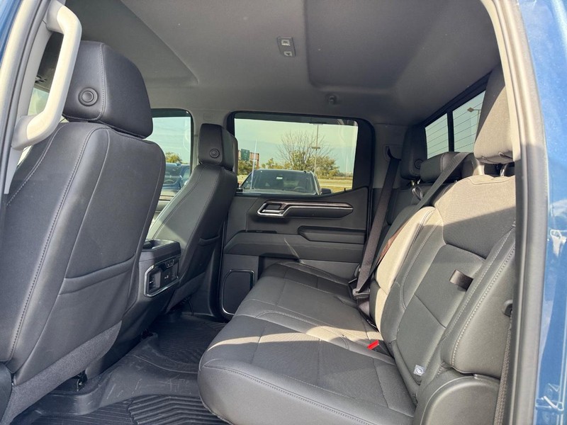 Chevrolet Silverado 1500 Vehicle Full-screen Gallery Image 10