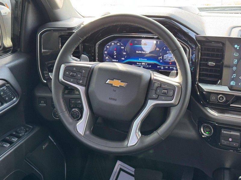 Chevrolet Silverado 1500 Vehicle Full-screen Gallery Image 12