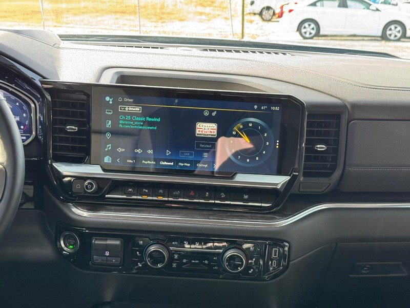 Chevrolet Silverado 1500 Vehicle Full-screen Gallery Image 13