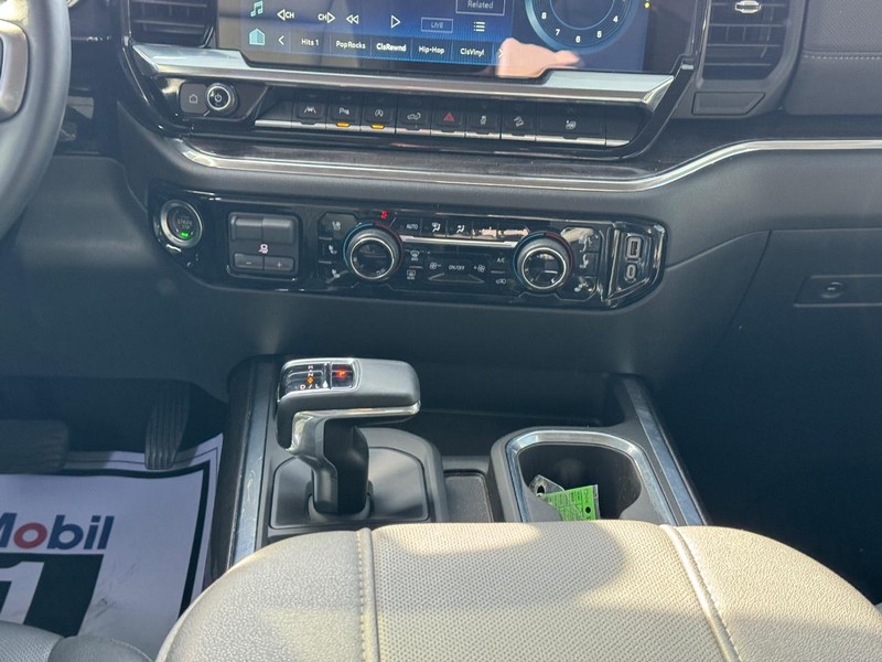 Chevrolet Silverado 1500 Vehicle Full-screen Gallery Image 14