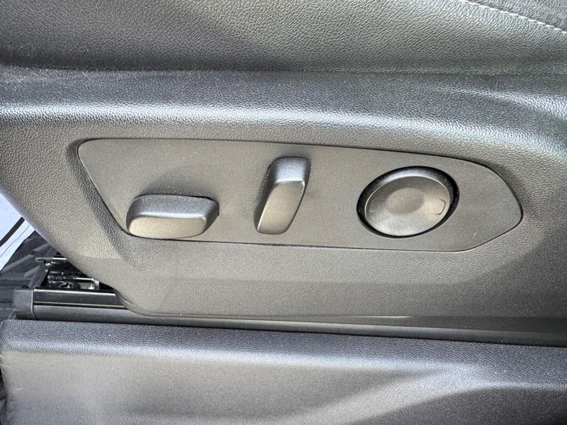 Chevrolet Silverado 1500 Vehicle Full-screen Gallery Image 15