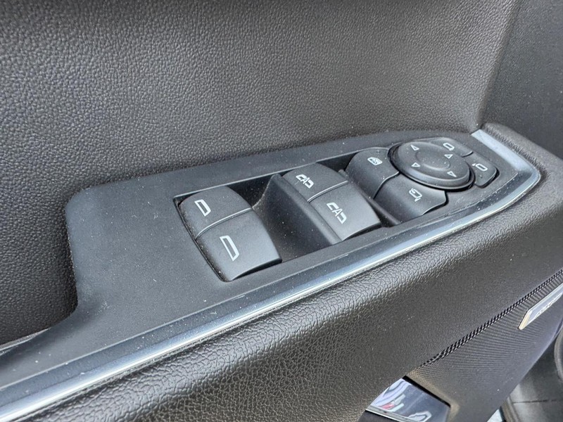 Chevrolet Silverado 1500 Vehicle Full-screen Gallery Image 16