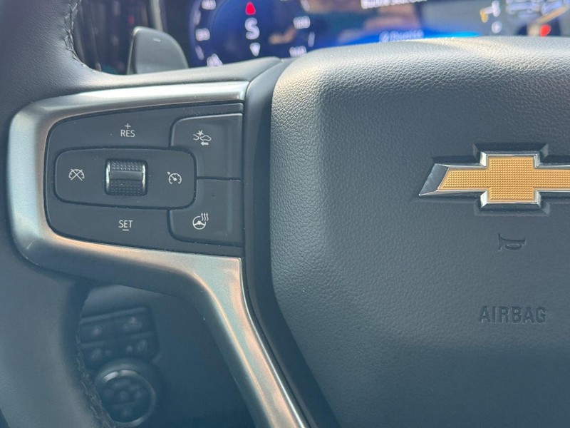 Chevrolet Silverado 1500 Vehicle Full-screen Gallery Image 19