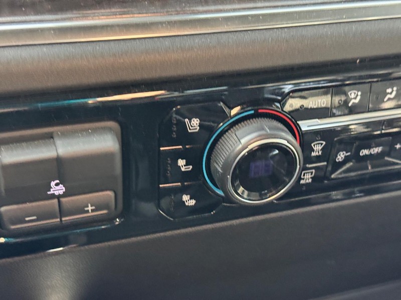 Chevrolet Silverado 1500 Vehicle Full-screen Gallery Image 21