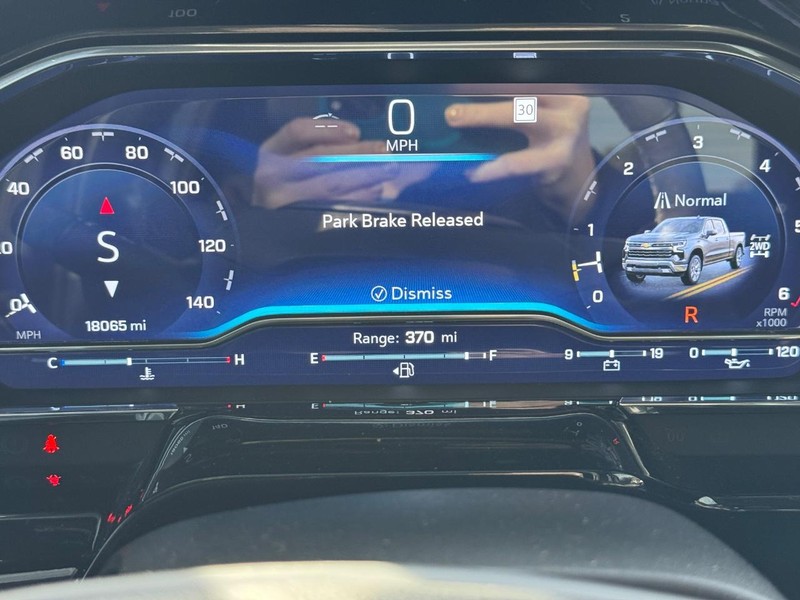 Chevrolet Silverado 1500 Vehicle Full-screen Gallery Image 23