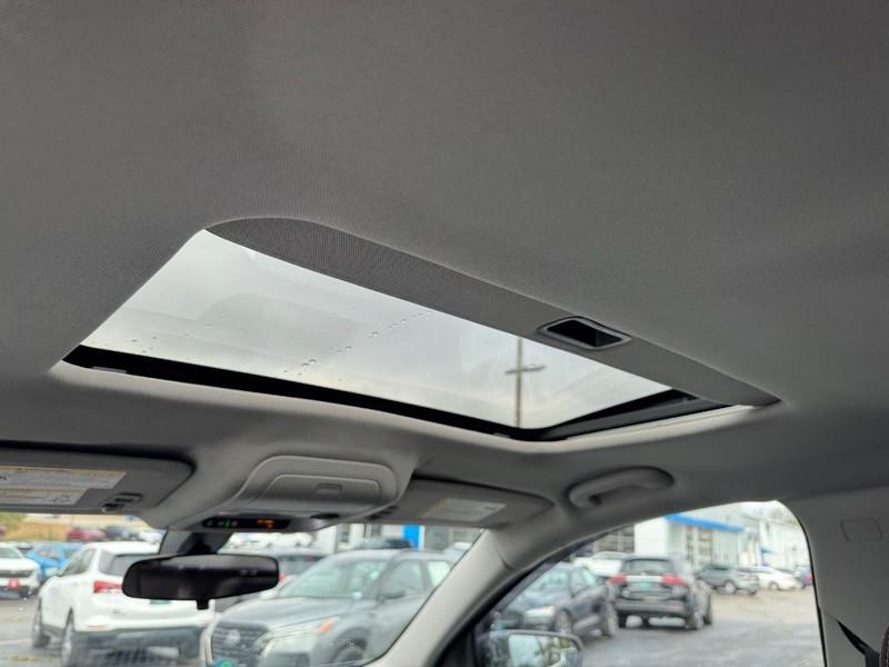 Chevrolet Equinox Vehicle Full-screen Gallery Image 11