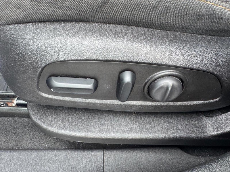 Chevrolet Equinox Vehicle Full-screen Gallery Image 16