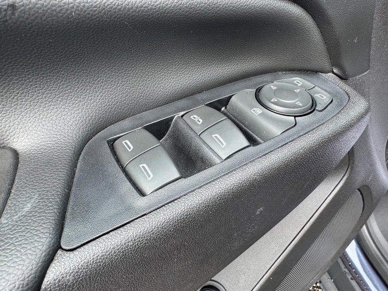 Chevrolet Equinox Vehicle Full-screen Gallery Image 17