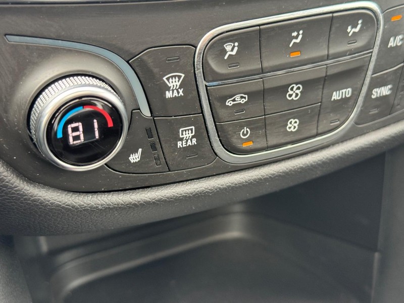 Chevrolet Equinox Vehicle Full-screen Gallery Image 21