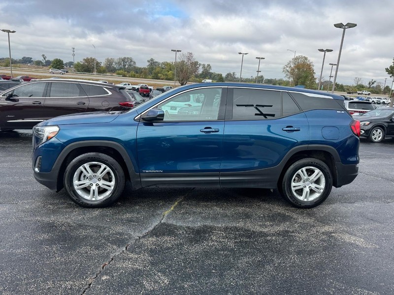 GMC Terrain Vehicle Full-screen Gallery Image 2