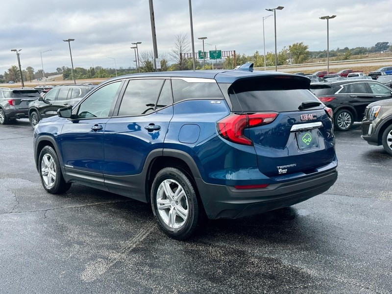 GMC Terrain Vehicle Full-screen Gallery Image 3