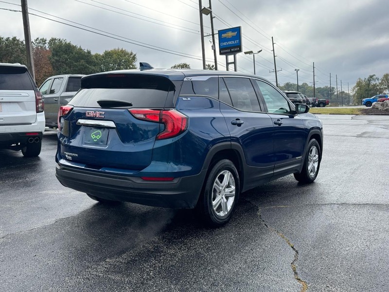 GMC Terrain Vehicle Full-screen Gallery Image 5