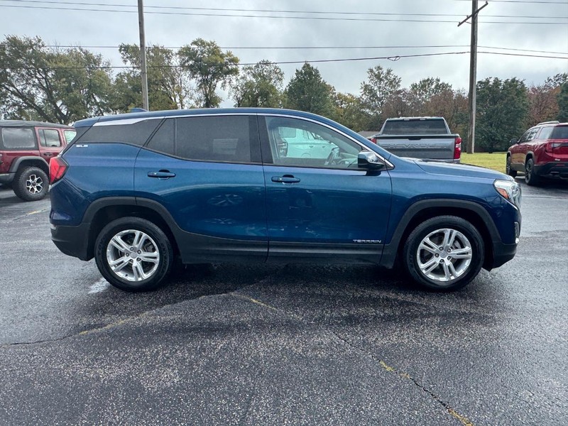 GMC Terrain Vehicle Full-screen Gallery Image 6