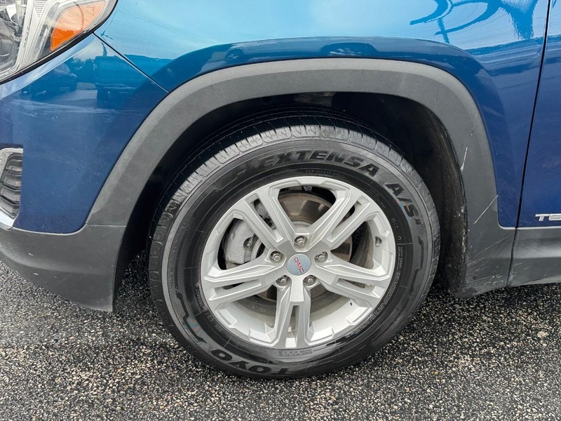 GMC Terrain Vehicle Full-screen Gallery Image 9