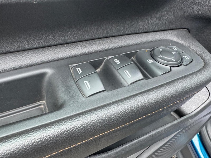 GMC Terrain Vehicle Full-screen Gallery Image 16