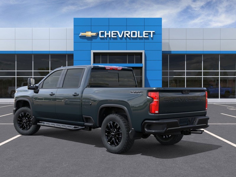 Chevrolet Silverado 2500HD Vehicle Full-screen Gallery Image 3
