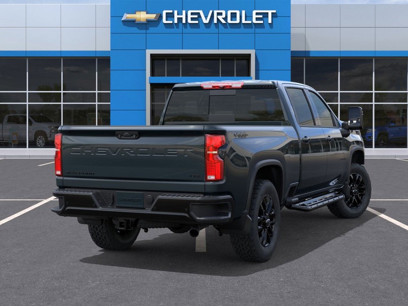 Chevrolet Silverado 2500HD Vehicle Full-screen Gallery Image 4