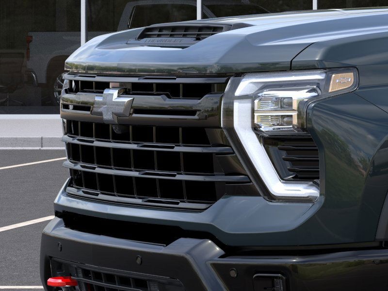 Chevrolet Silverado 2500HD Vehicle Full-screen Gallery Image 13