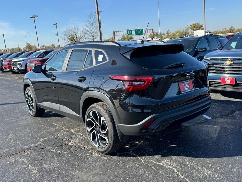 Chevrolet Trax Vehicle Full-screen Gallery Image 3