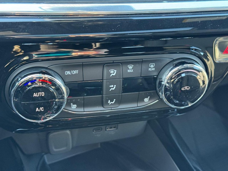 Chevrolet Trax Vehicle Full-screen Gallery Image 16