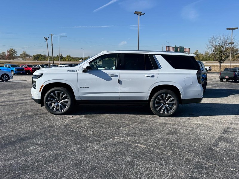 Chevrolet Tahoe Vehicle Full-screen Gallery Image 2