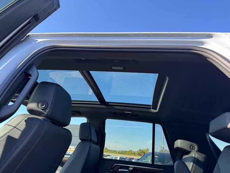 Chevrolet Tahoe Vehicle Full-screen Gallery Image 6