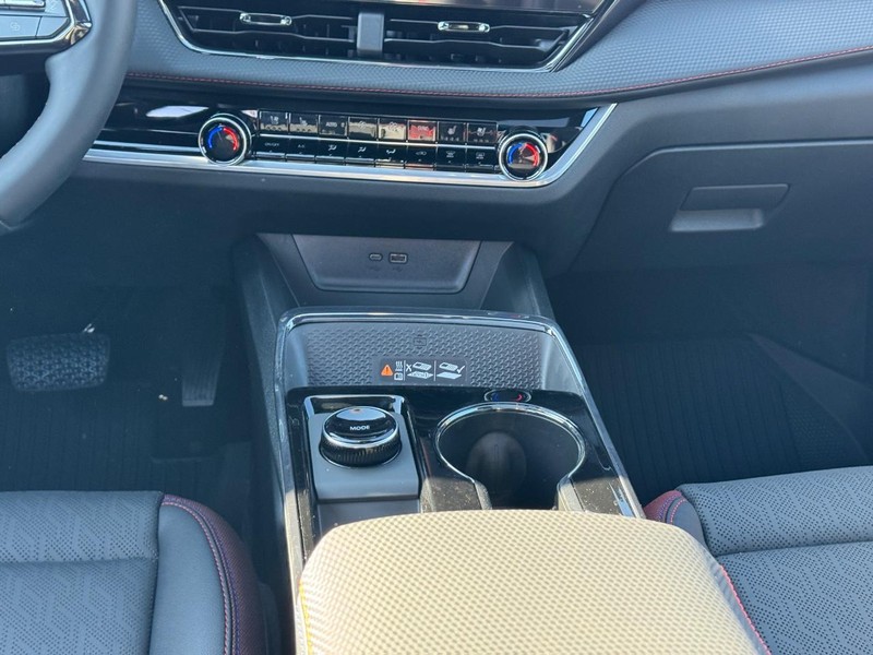 Chevrolet Equinox Vehicle Full-screen Gallery Image 10