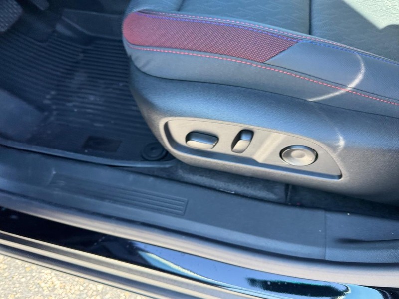 Chevrolet Equinox Vehicle Full-screen Gallery Image 11