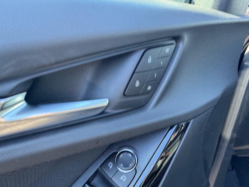 Chevrolet Equinox Vehicle Full-screen Gallery Image 13