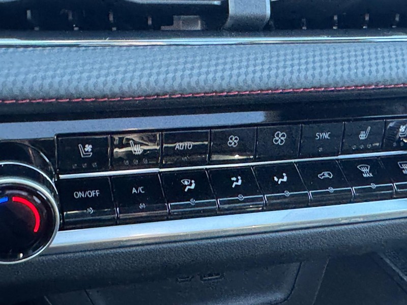 Chevrolet Equinox Vehicle Full-screen Gallery Image 16