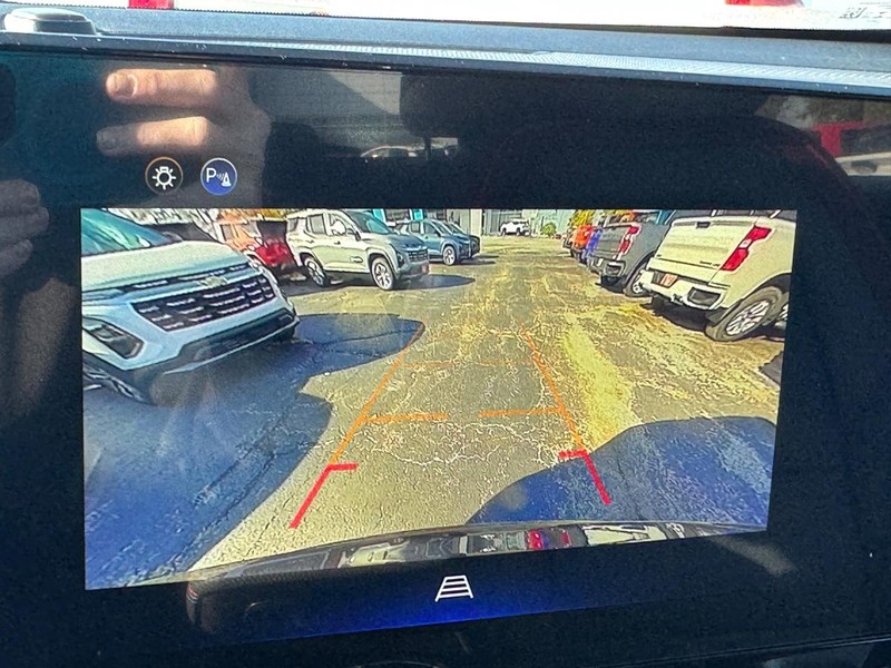 Chevrolet Equinox Vehicle Full-screen Gallery Image 18