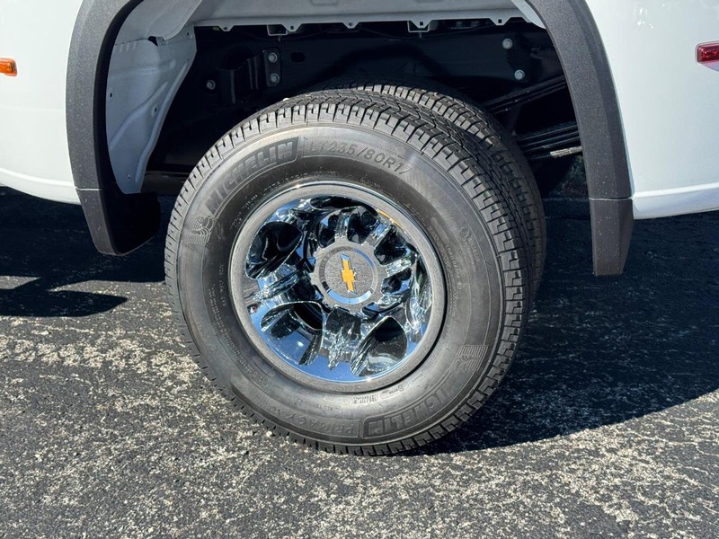 Chevrolet Silverado 3500HD Vehicle Full-screen Gallery Image 4