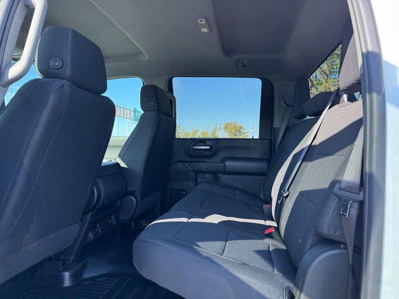 Chevrolet Silverado 3500HD Vehicle Full-screen Gallery Image 5