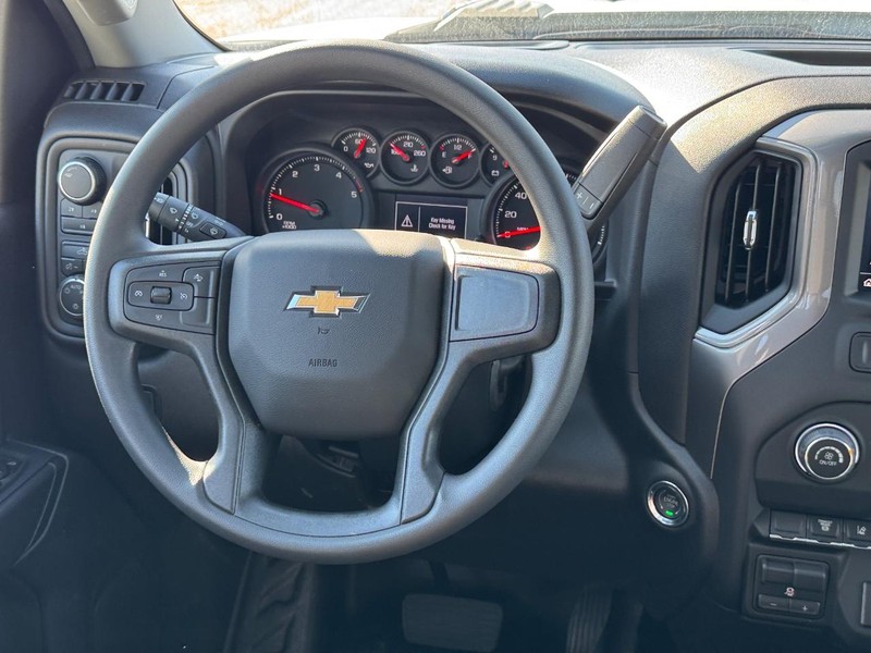 Chevrolet Silverado 3500HD Vehicle Full-screen Gallery Image 7